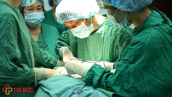 Bác sĩ Mai Văn Sâm thực hiện kỹ thuật mổ mở cải tiến cứu chữa hàng trăm bệnh nhân mắc bệnh lý về tuyến giáp